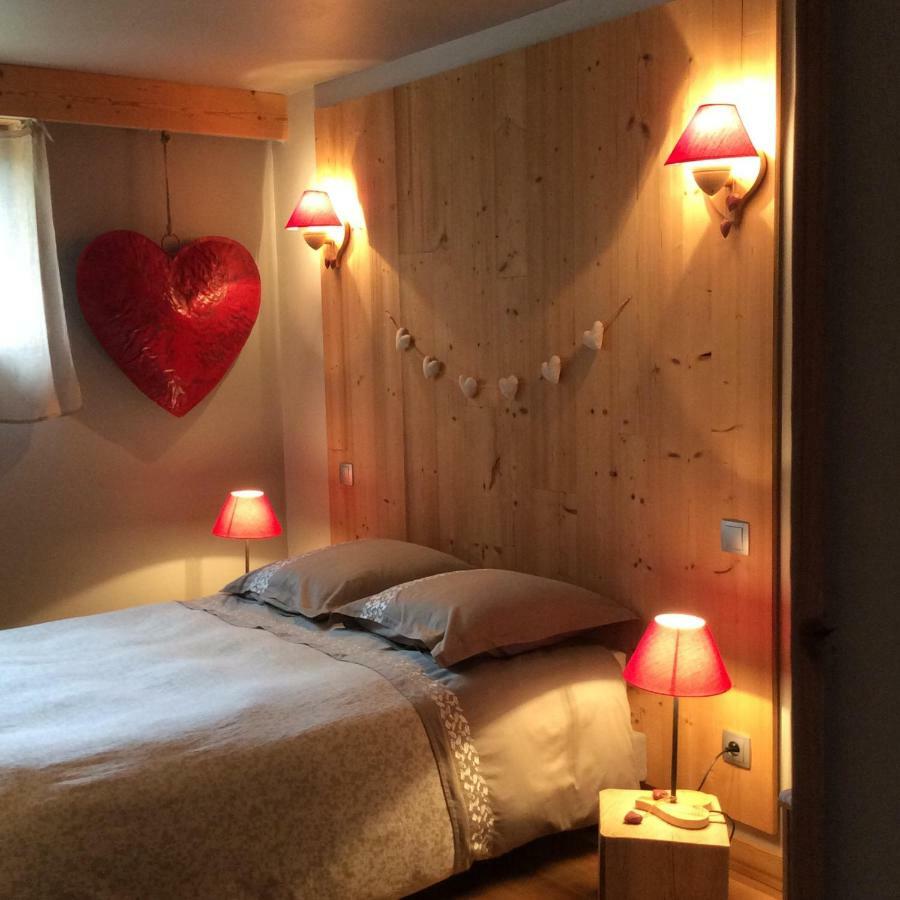 Au Charnet Bed & Breakfast Les Fourgs ภายนอก รูปภาพ