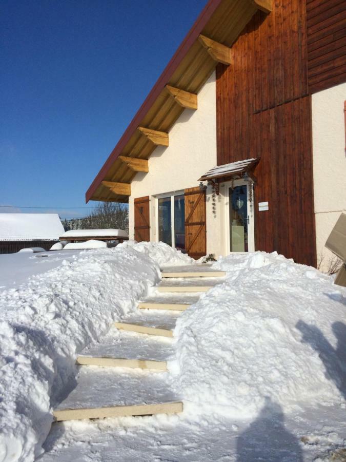 Au Charnet Bed & Breakfast Les Fourgs ภายนอก รูปภาพ
